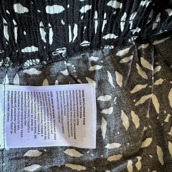 NastyGal Abstract Print High Waisted Drawstring Shorts Black and Ivory Size L - Picture 5 of 7